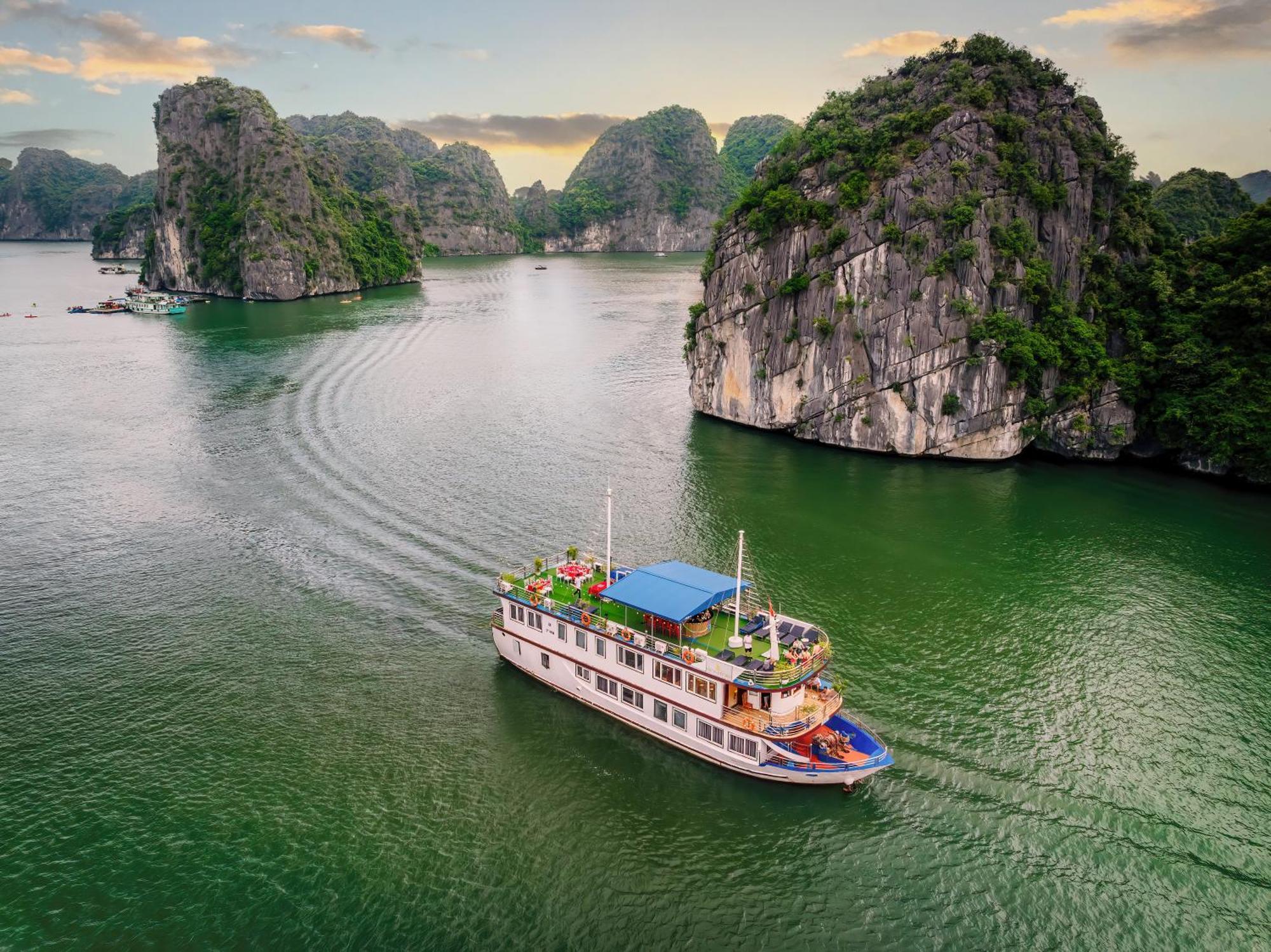 Hotel Sunlight Cruise Ha Long Zewnętrze zdjęcie